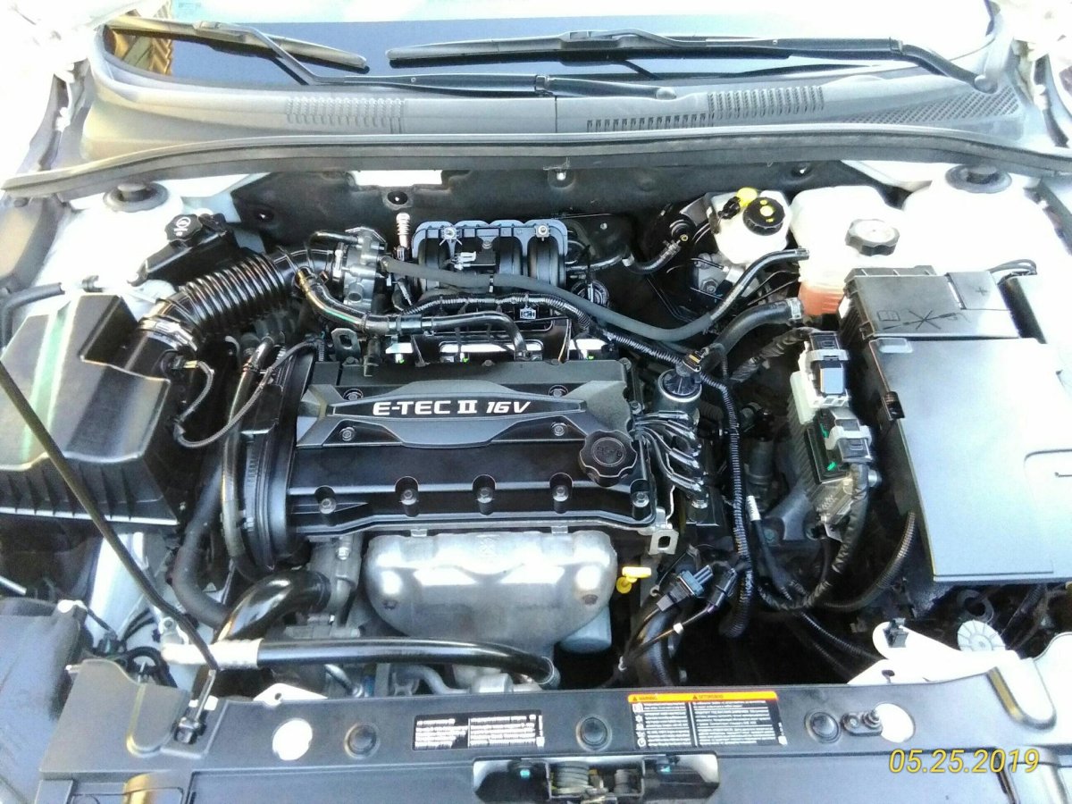 Подкапотное пространство Шевроле Круз 1.8