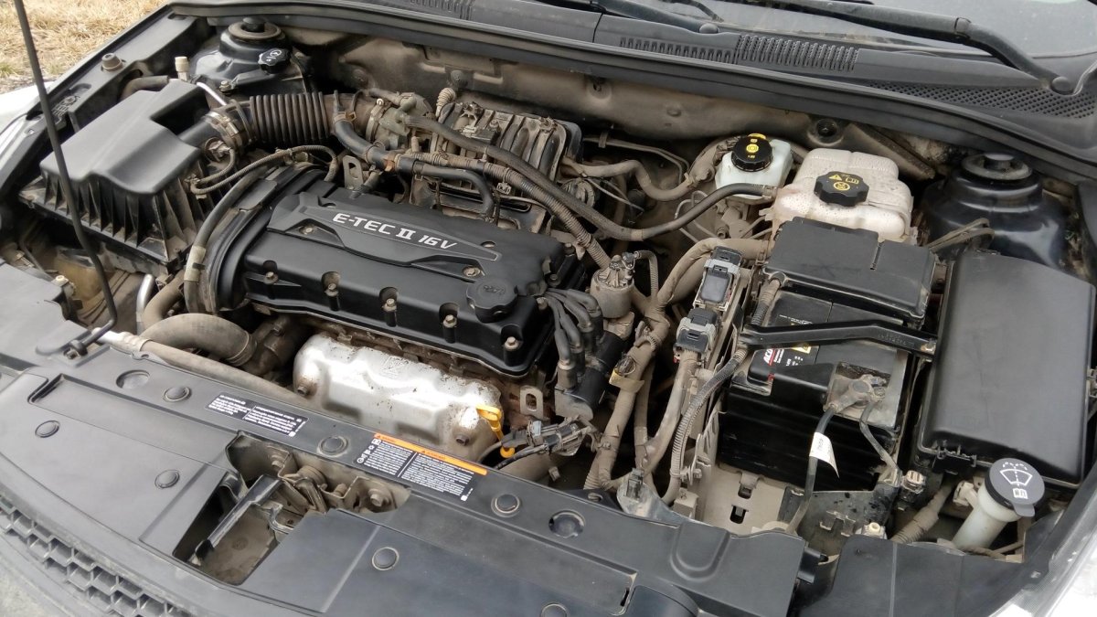 Подкапотное пространство Шевроле Круз