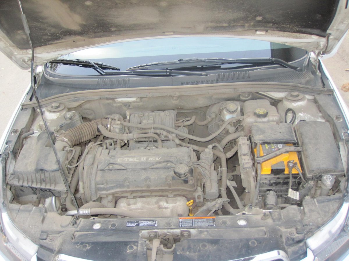 Подкапотное пространство Шевроле Круз 1.8