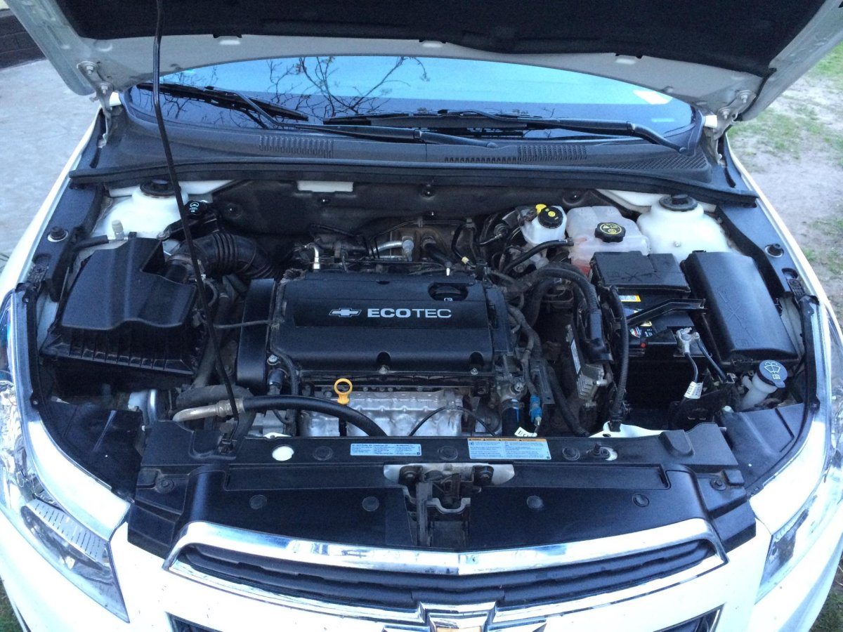 Подкапотка Шевроле Круз 1.6