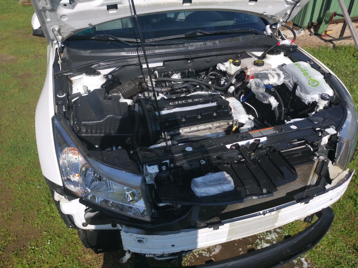 Подкапотка Шевроле Круз 1.6