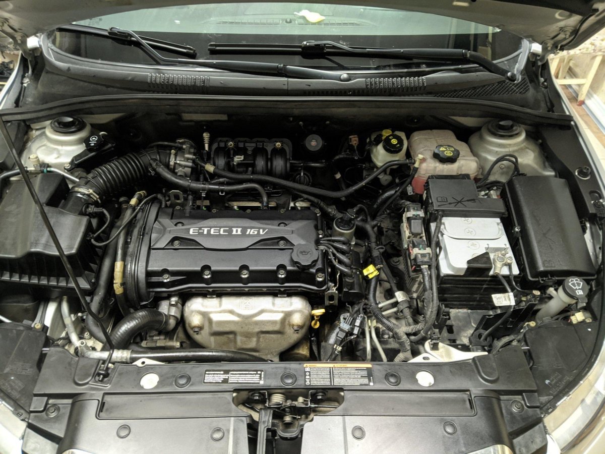 Моторный отсек Шевроле Круз 1.6