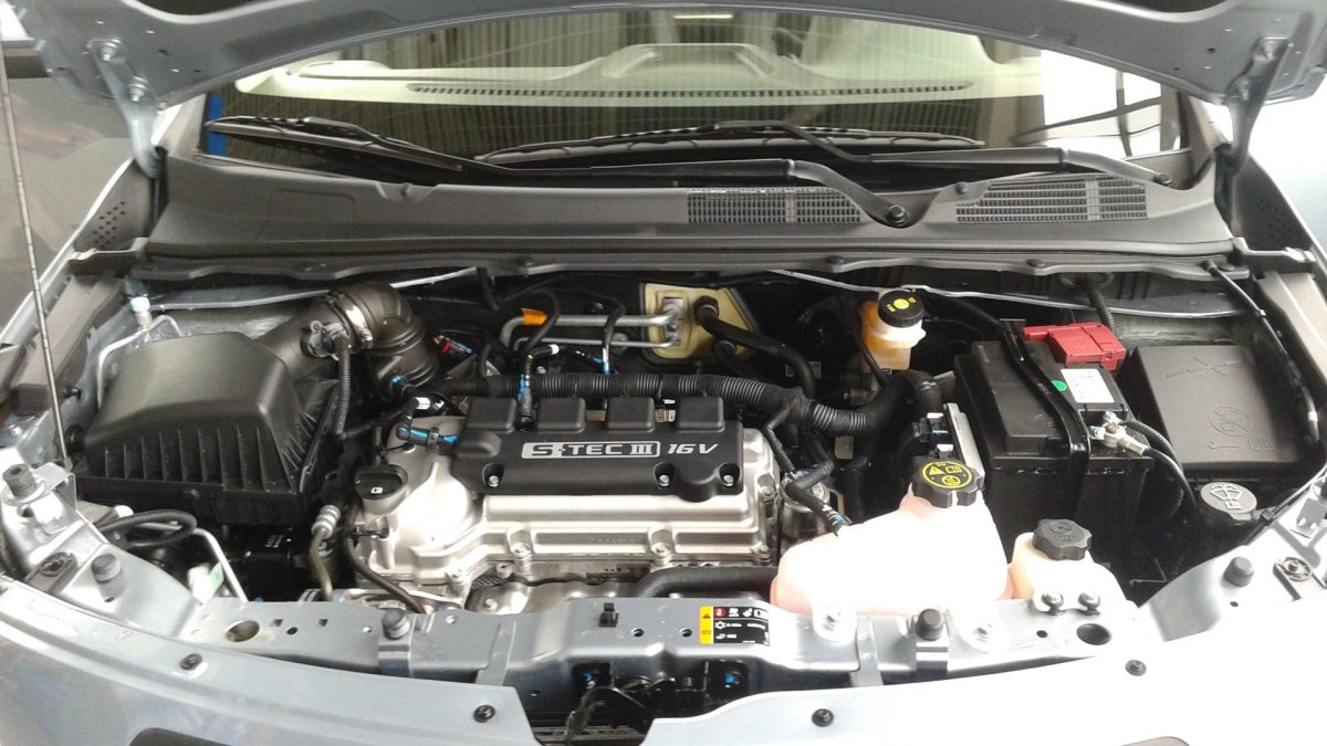 Подкапотное пространство Шевроле кобальт