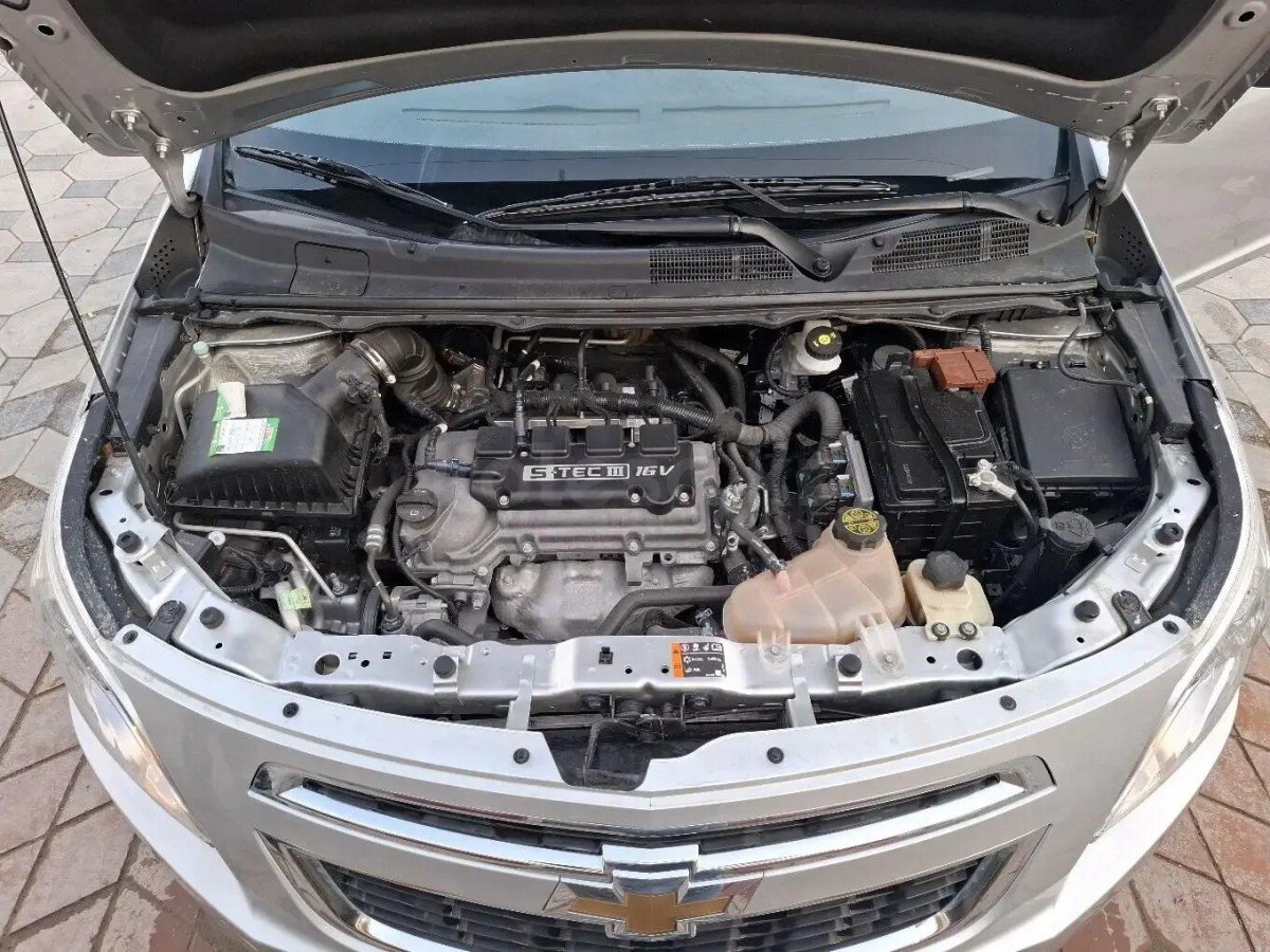 Подкапотное пространство Шевроле кобальт