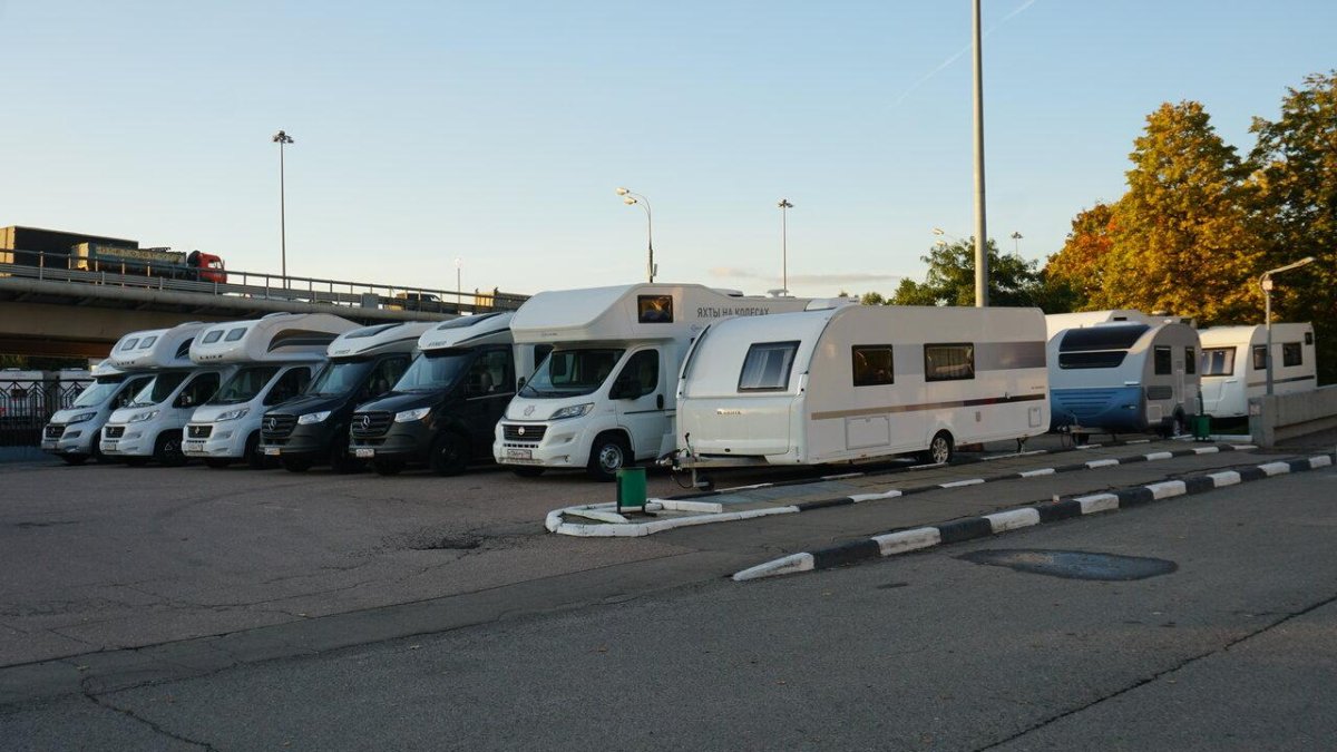 Яхта на колесах Москва