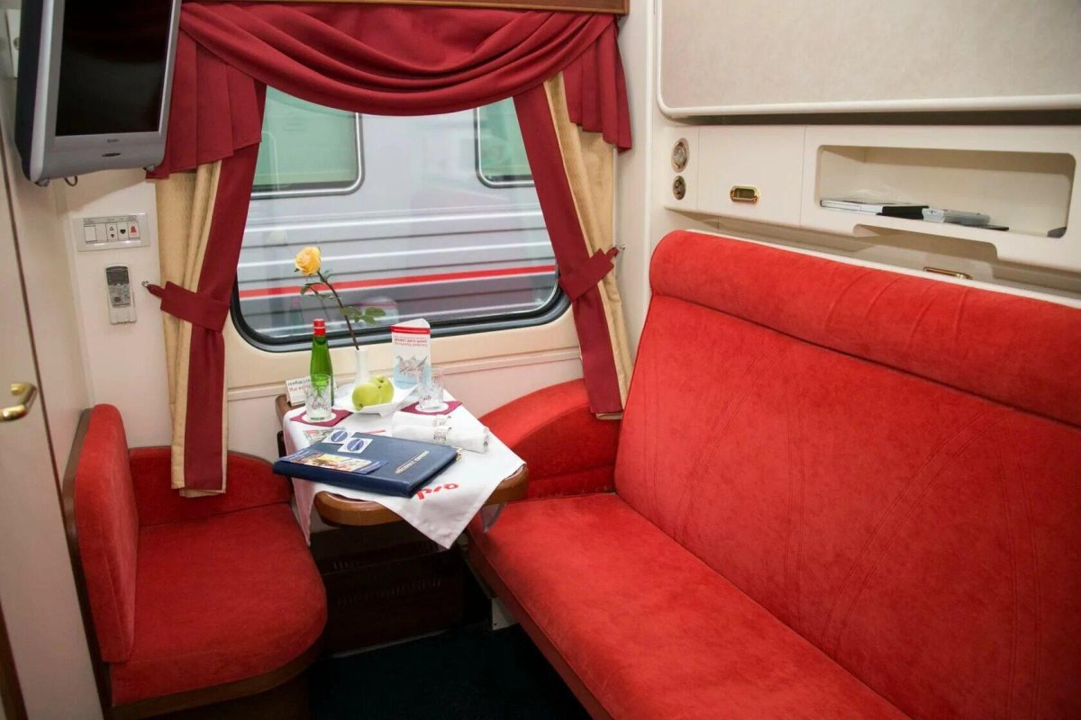 Экспресс 004 вагон Люкс