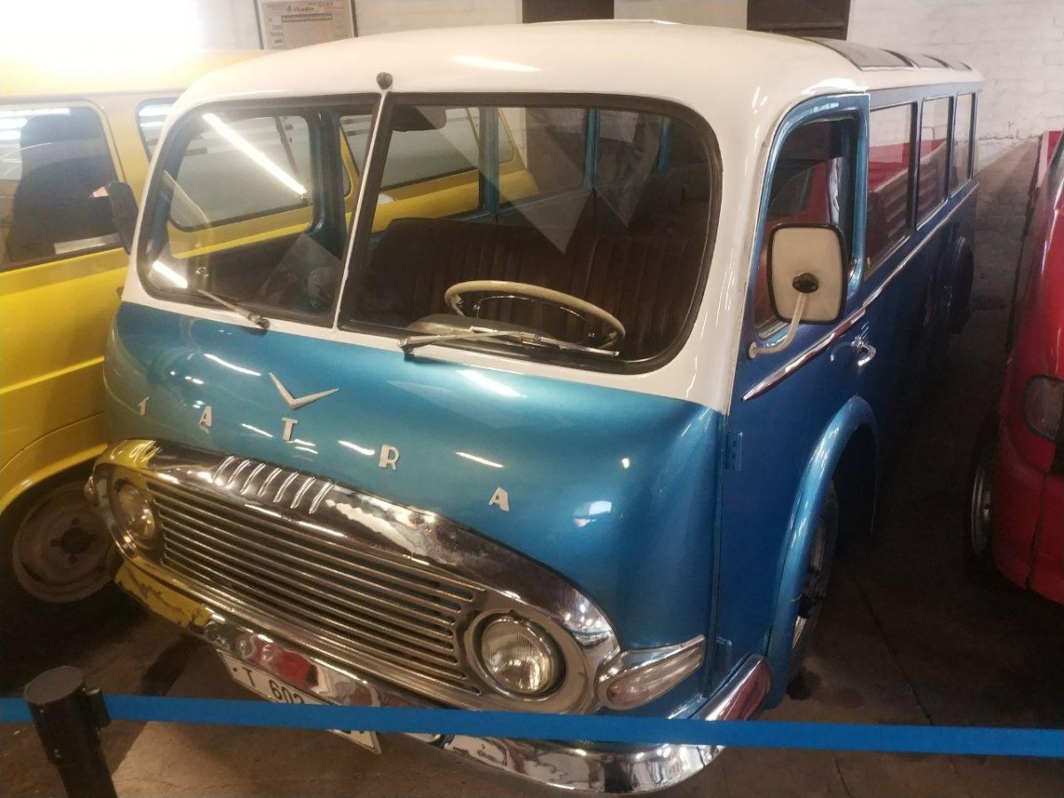 Микроавтобус Tatra 603 MB