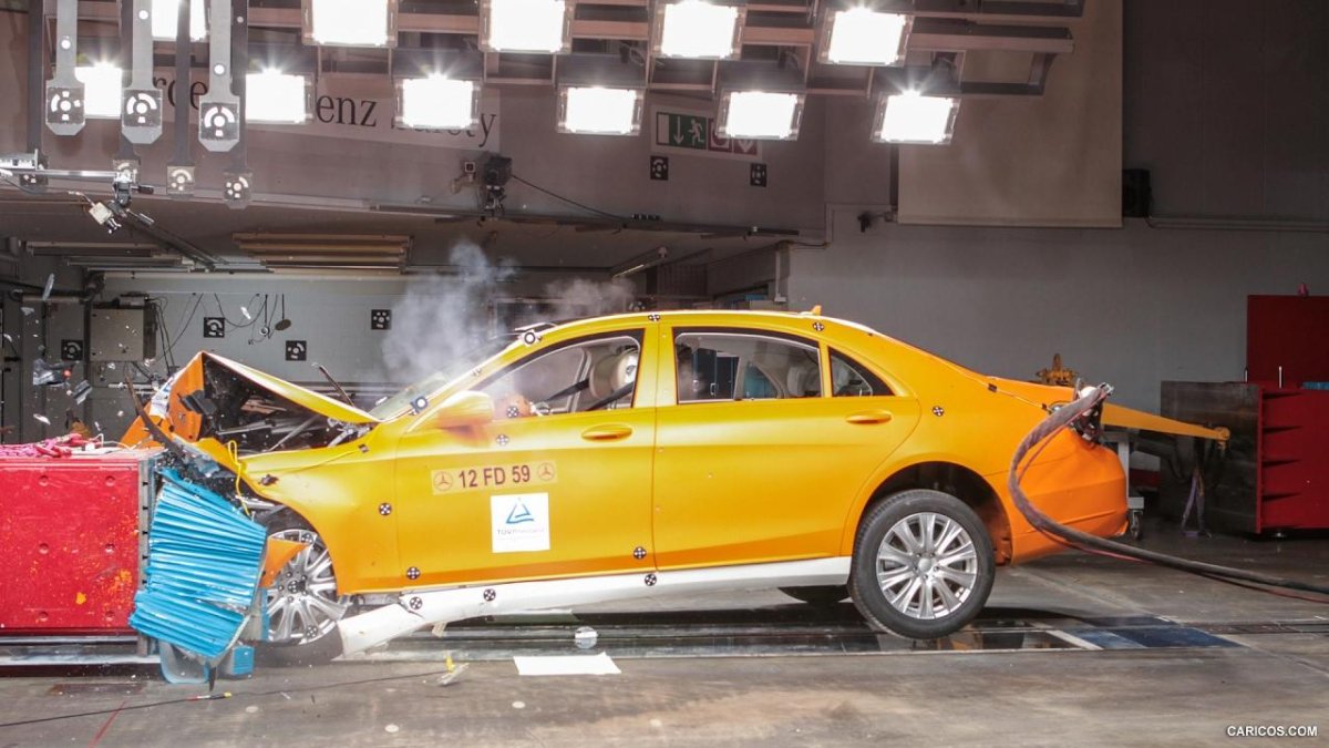 Краш тест Mercedes-Benz c-class 2022