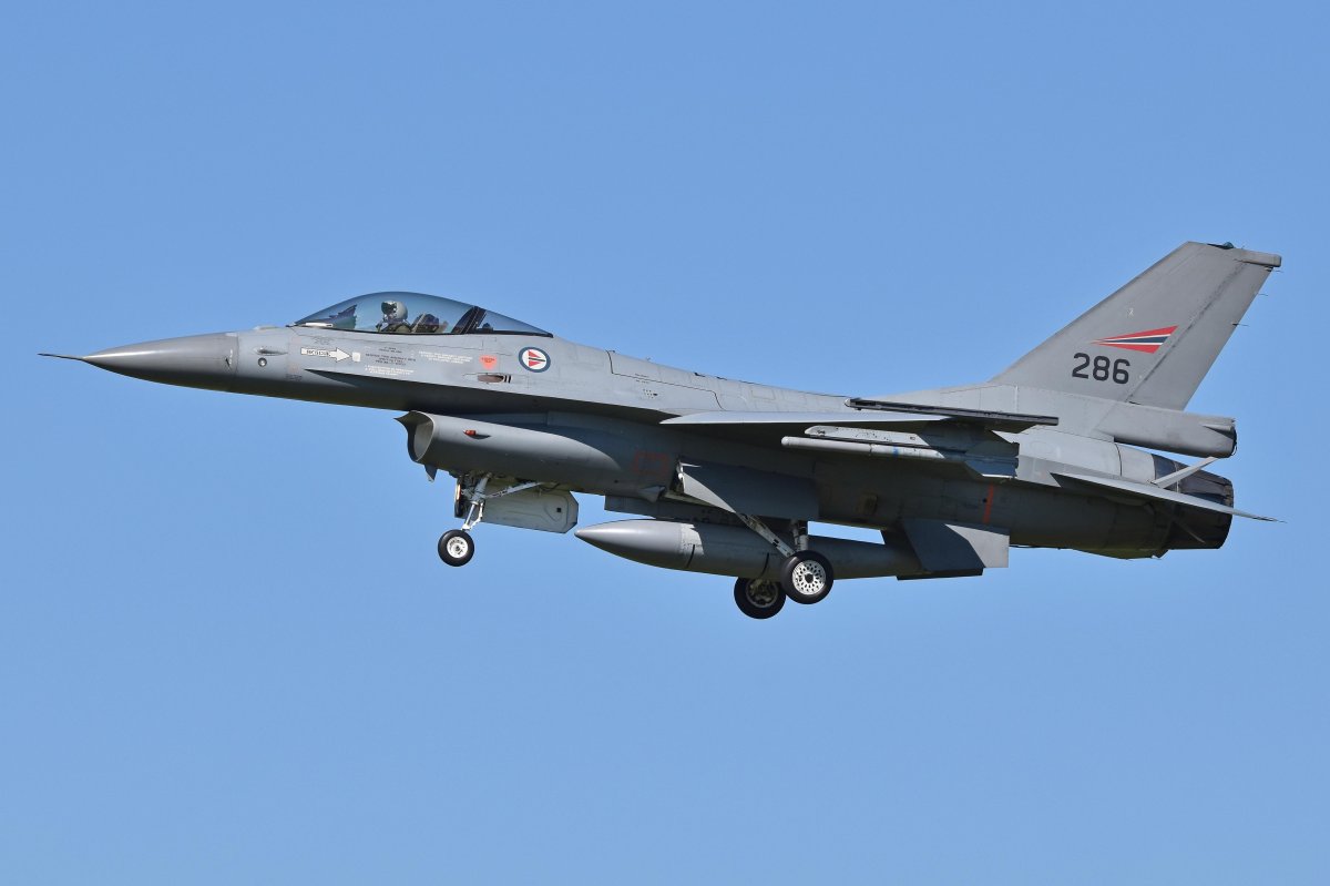 General Dynamics f-16