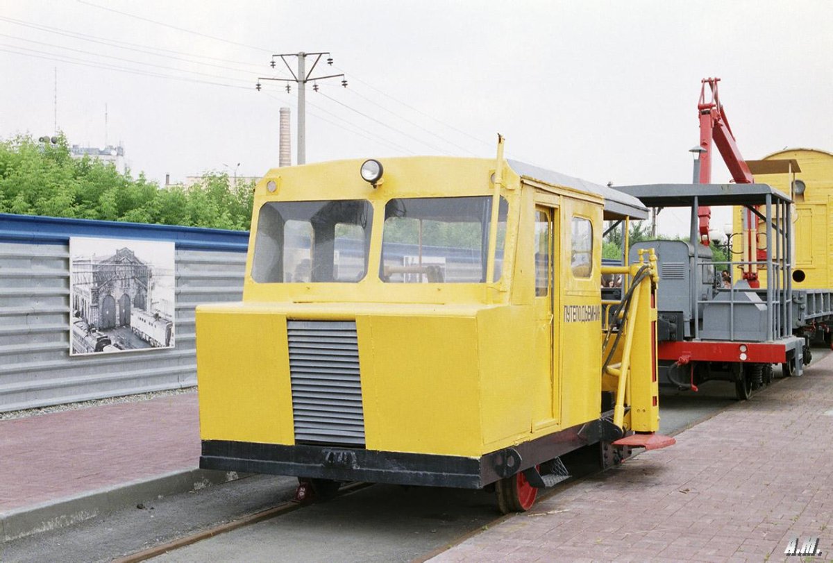 Моторный путеподъемник МПТС-1