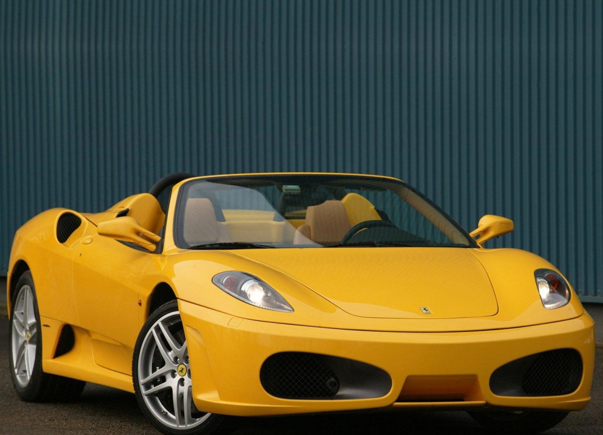 Феррари желтая