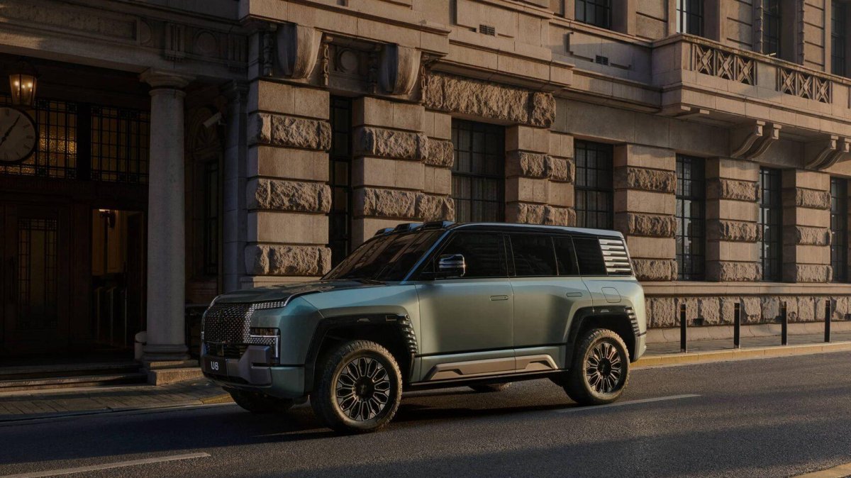 Китайский внедорожник BYD u8
