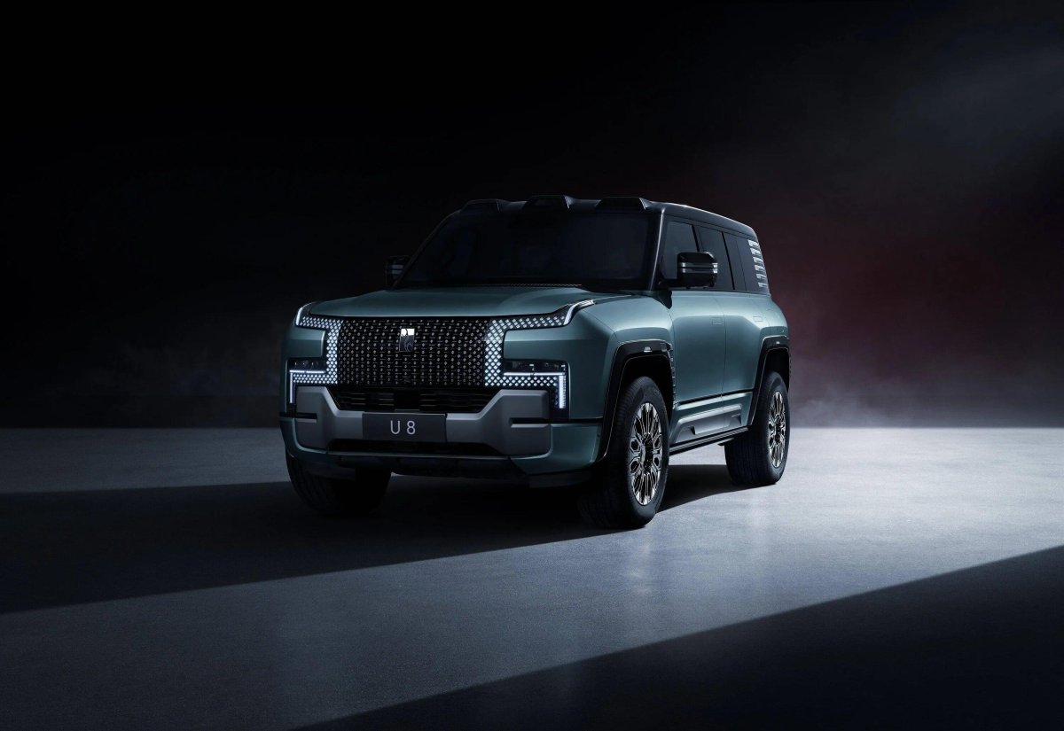 Внедорожник BYD Yangwang u8
