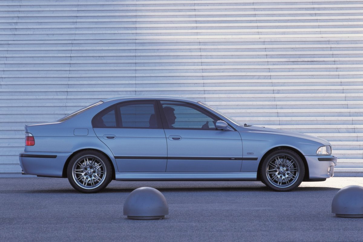 BMW m5 e39 2003