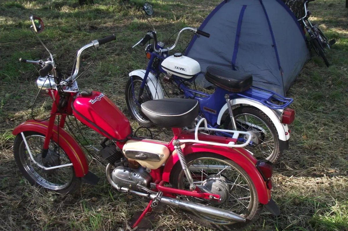 Какой мопед был у Сыроежкина