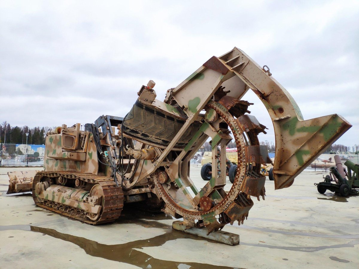 Роторный траншейный экскаватор