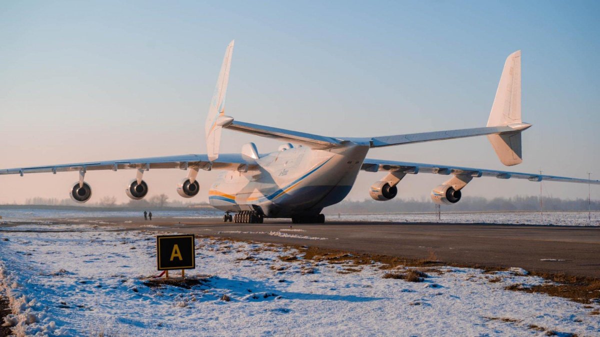 АН-225 Мрия в Бишкеке