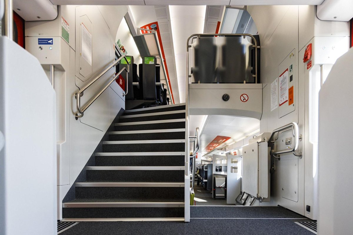 Двухэтажный поезд Штадлер