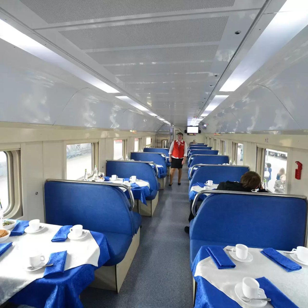 Двухэтажный вагон РЖД внутри