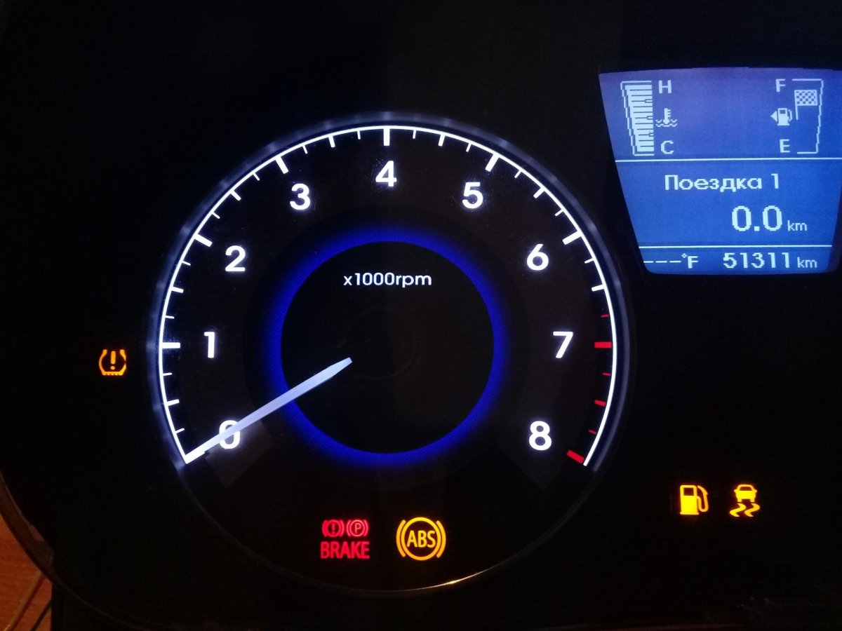 Solaris Hyundai приборная 2012