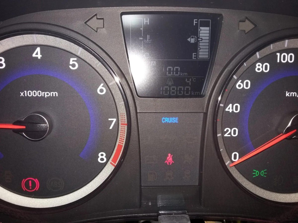 Hyundai Solaris 2013 панель приборов