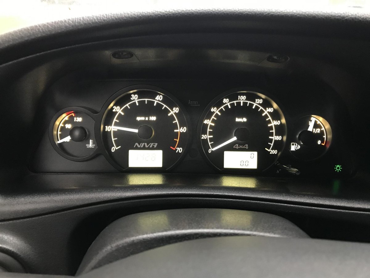 Chevrolet Niva приборка