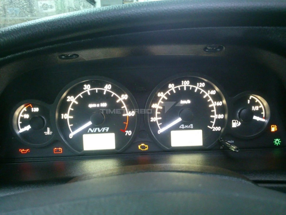 Приборная панель Chevrolet Niva