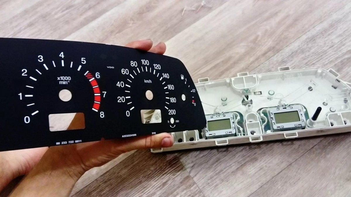 Приборная панель ВАЗ 2123