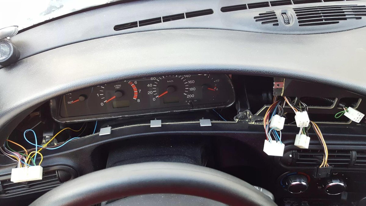 Крепление щитка приборов Нива Шевроле