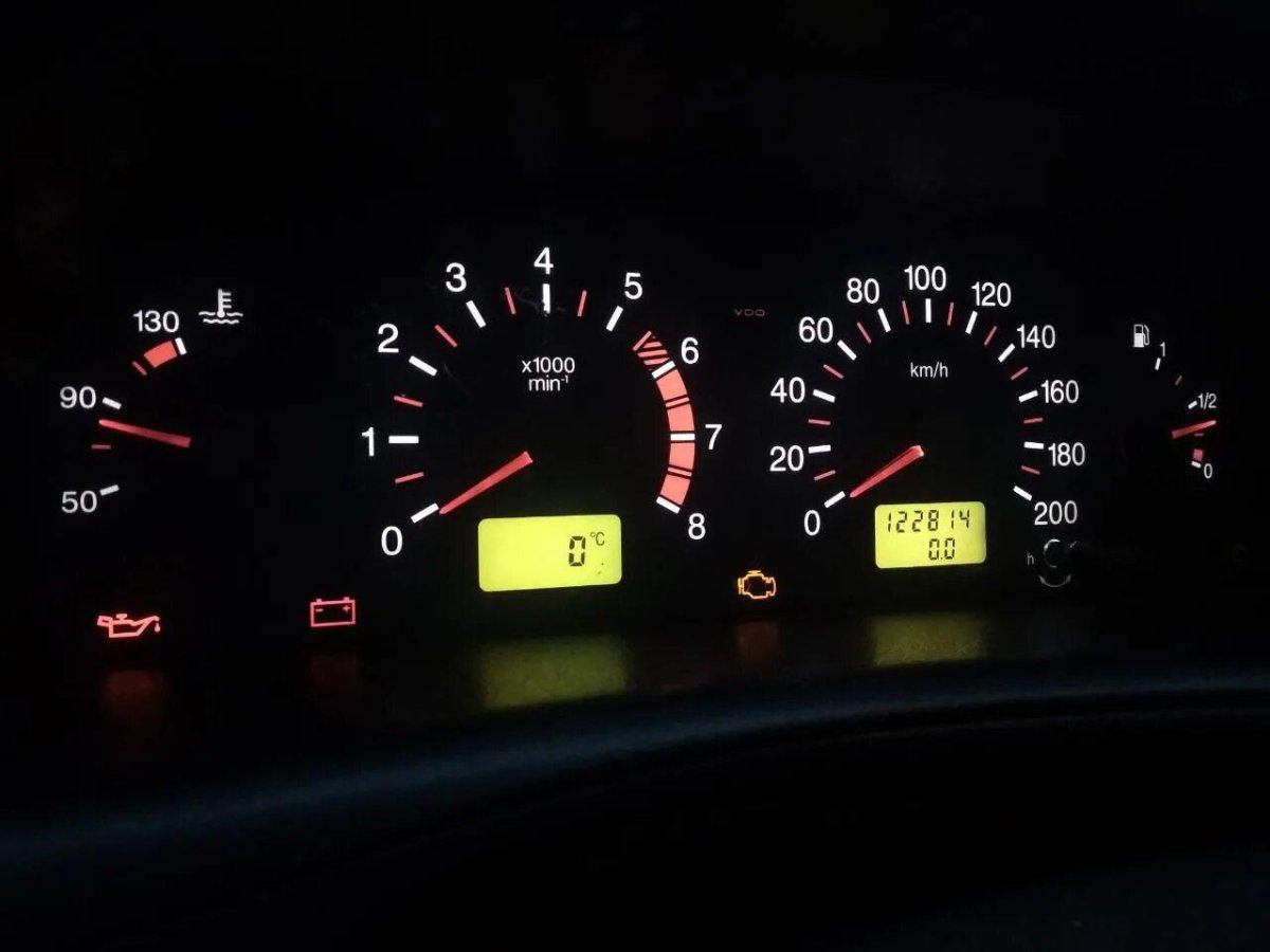 Шевроле Нива датчики на панели приборов