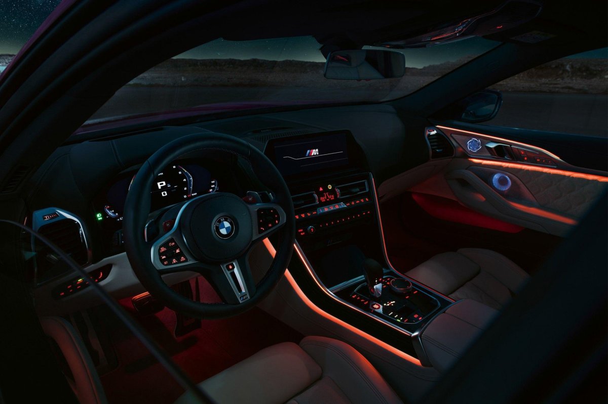 БМВ м8 салон