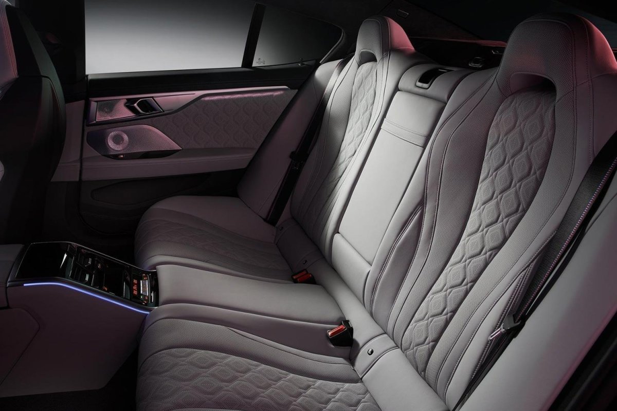 BMW 8 Gran Coupe салон