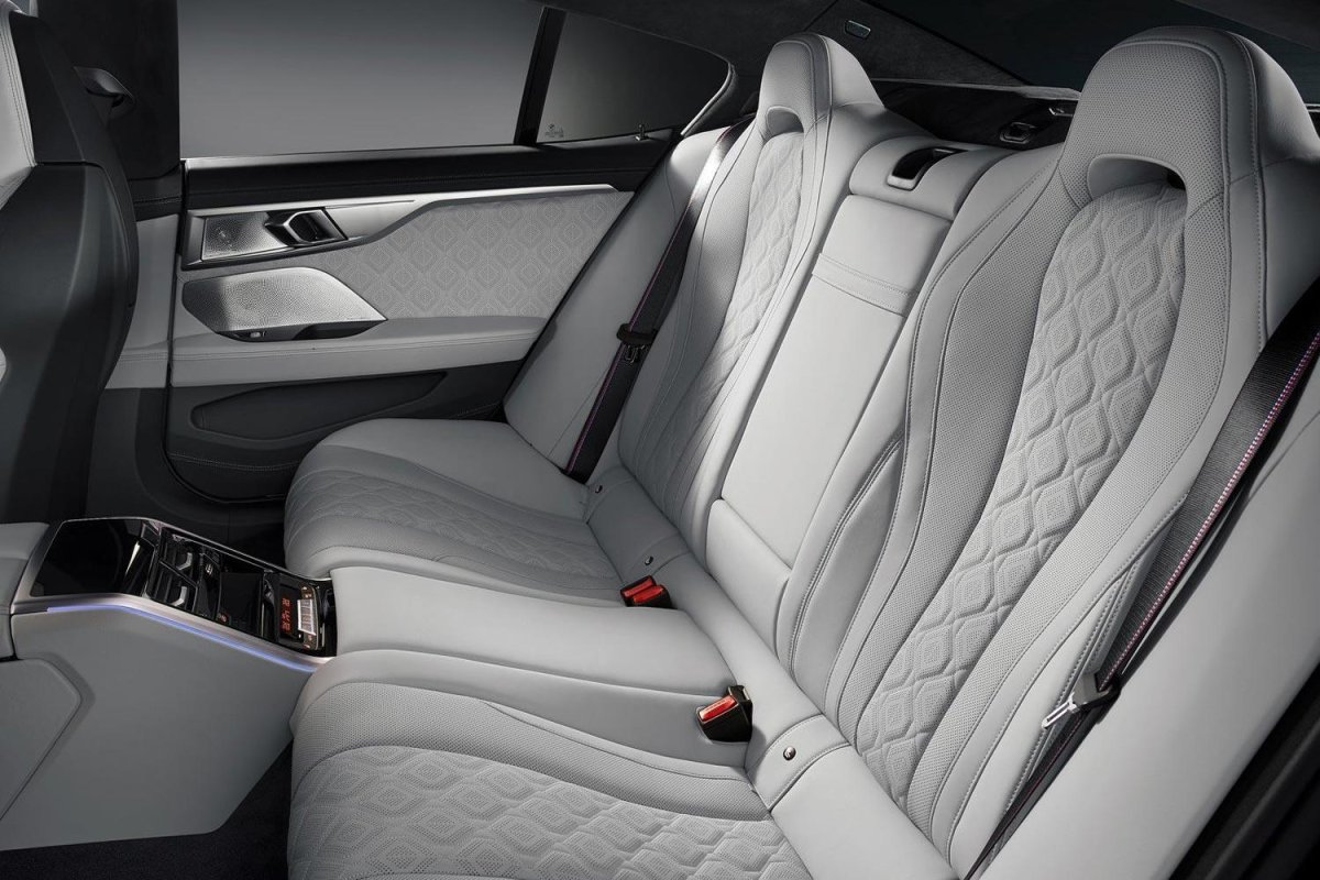 BMW m8 Competition Gran Coupe салон