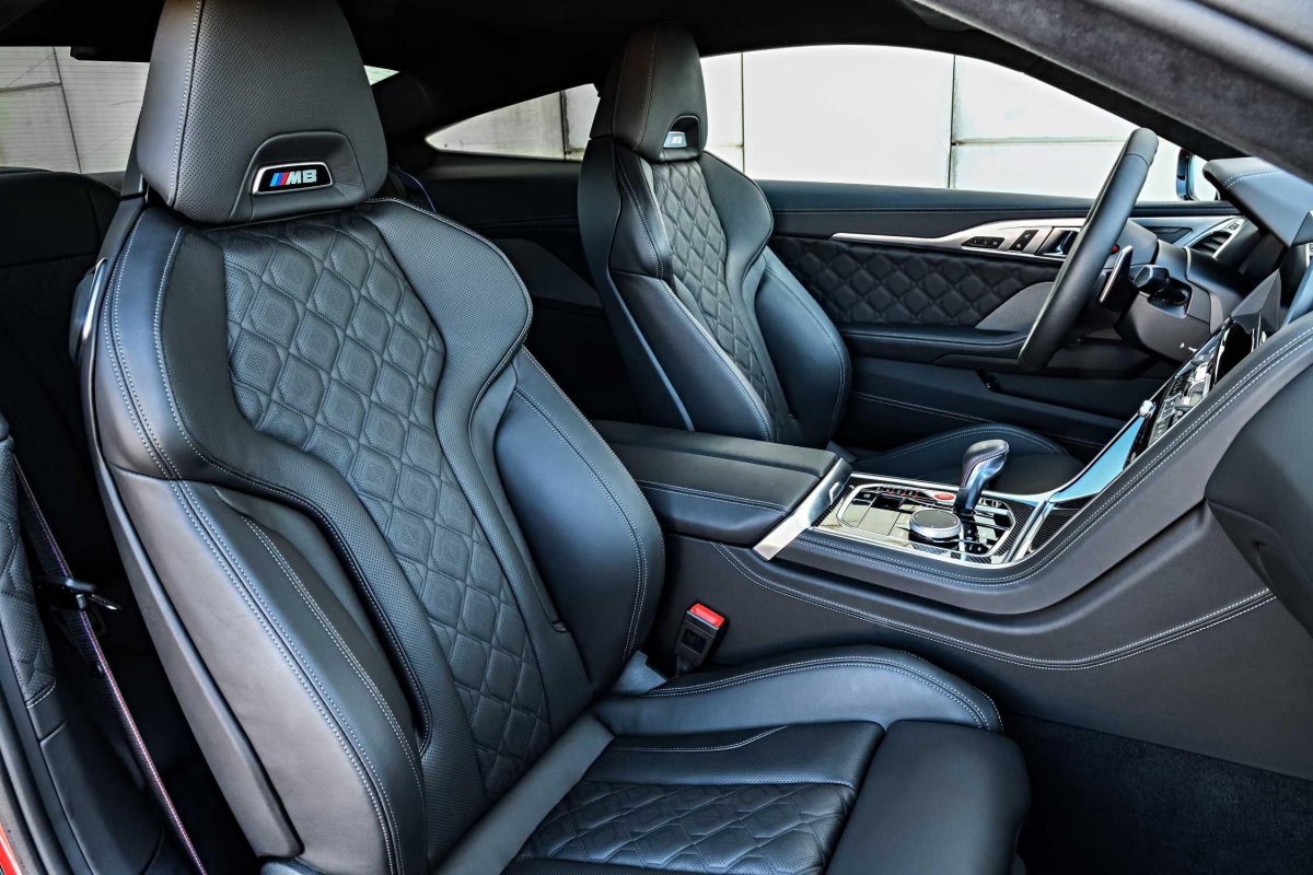 BMW m8 Competition Coupe салон