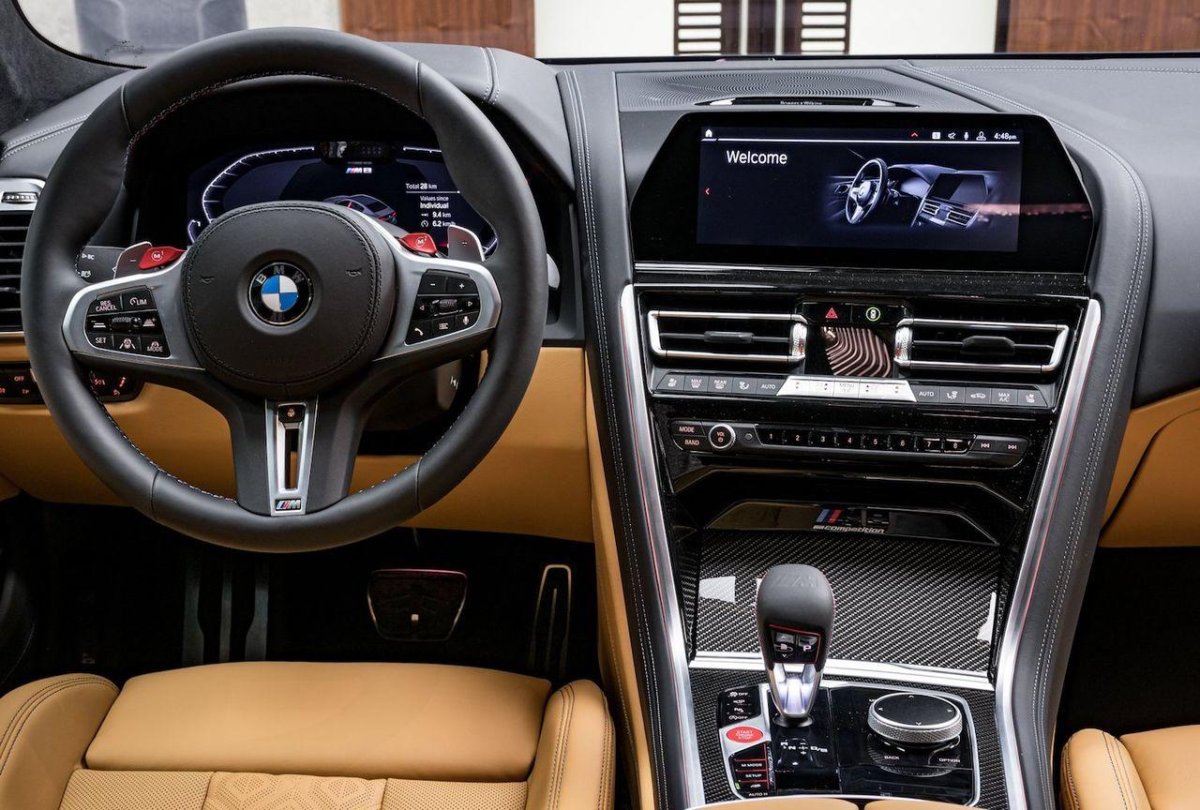 BMW м8 салон