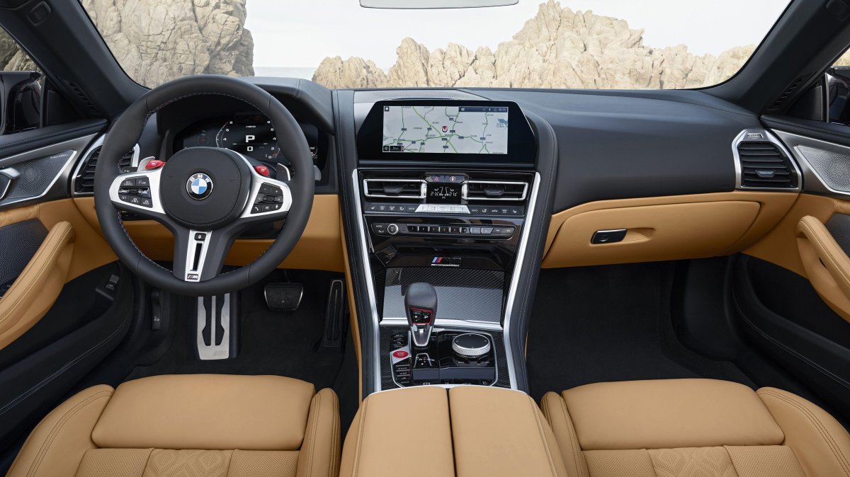БМВ м8 салон
