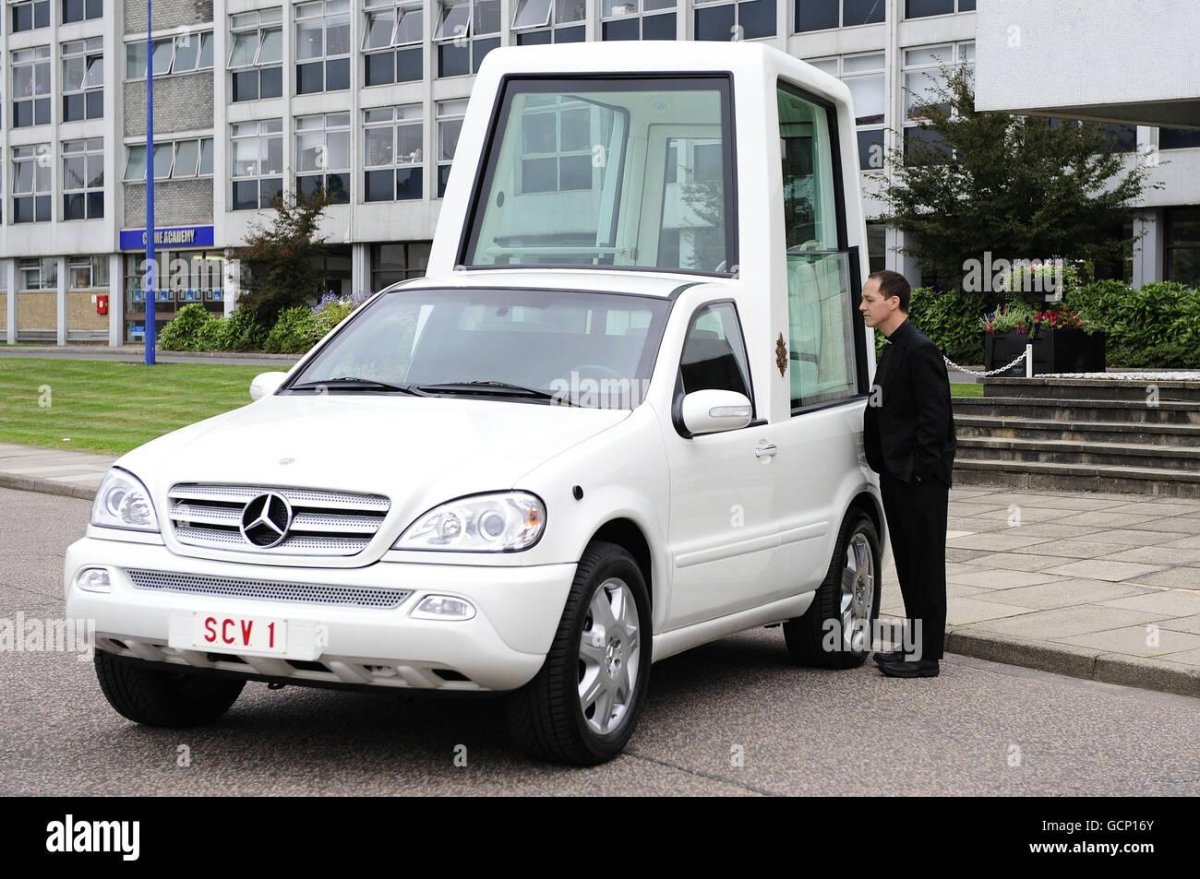 Папамобиль папы Римского