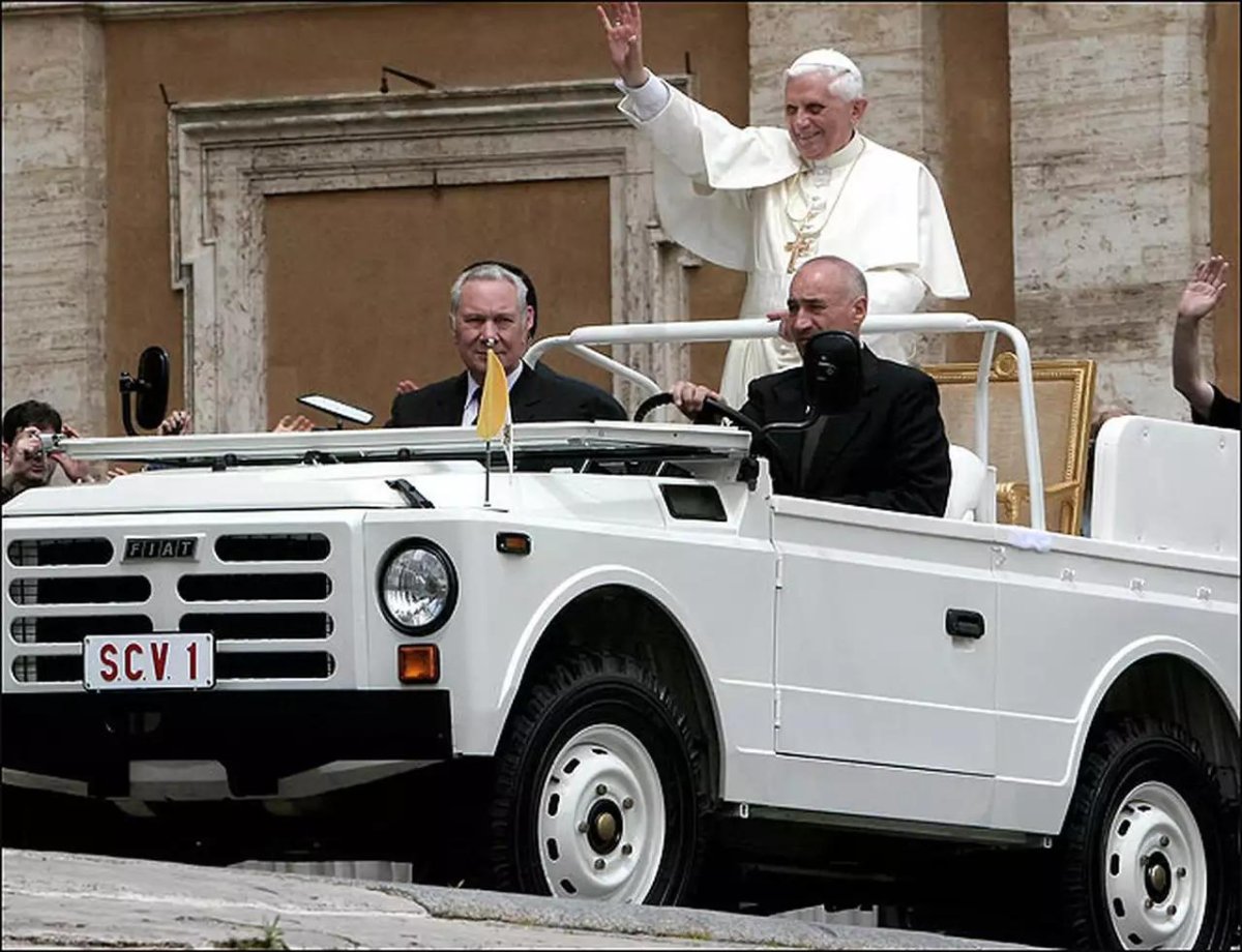 Мерседес папы Римского