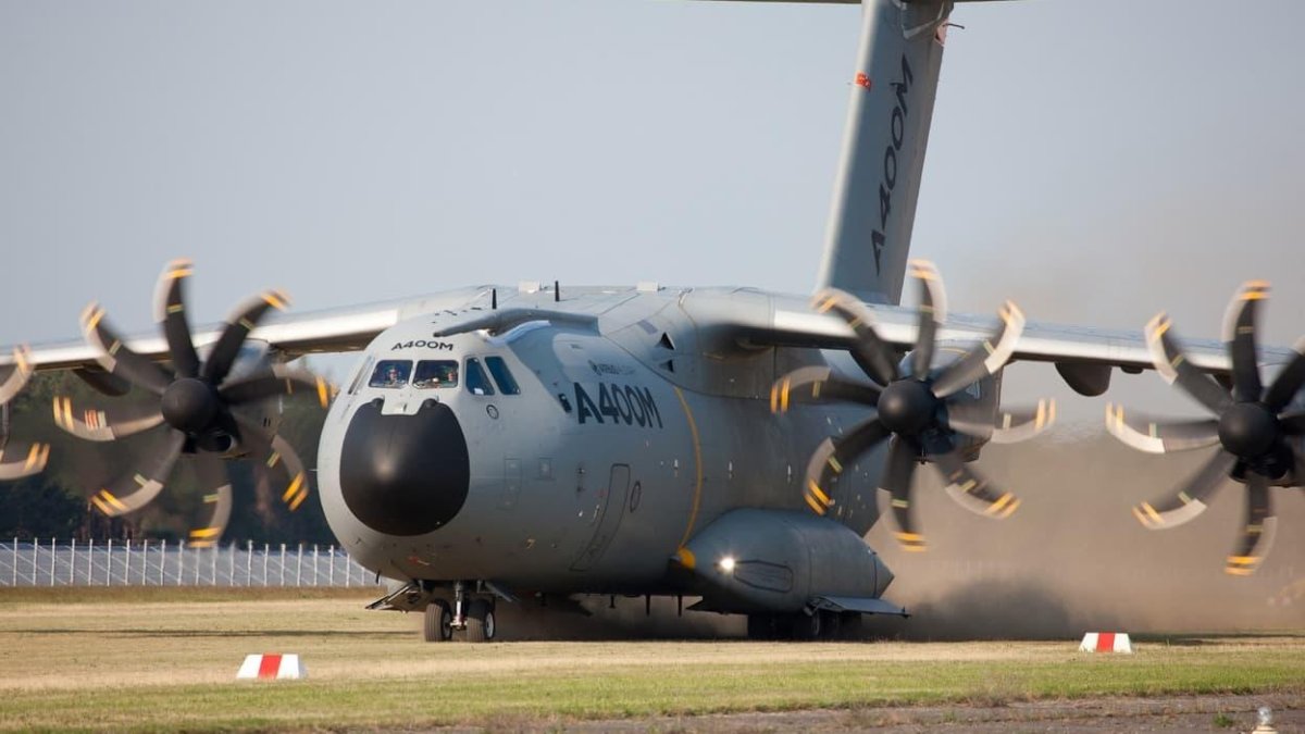 Самолёт а400м военно транспортный