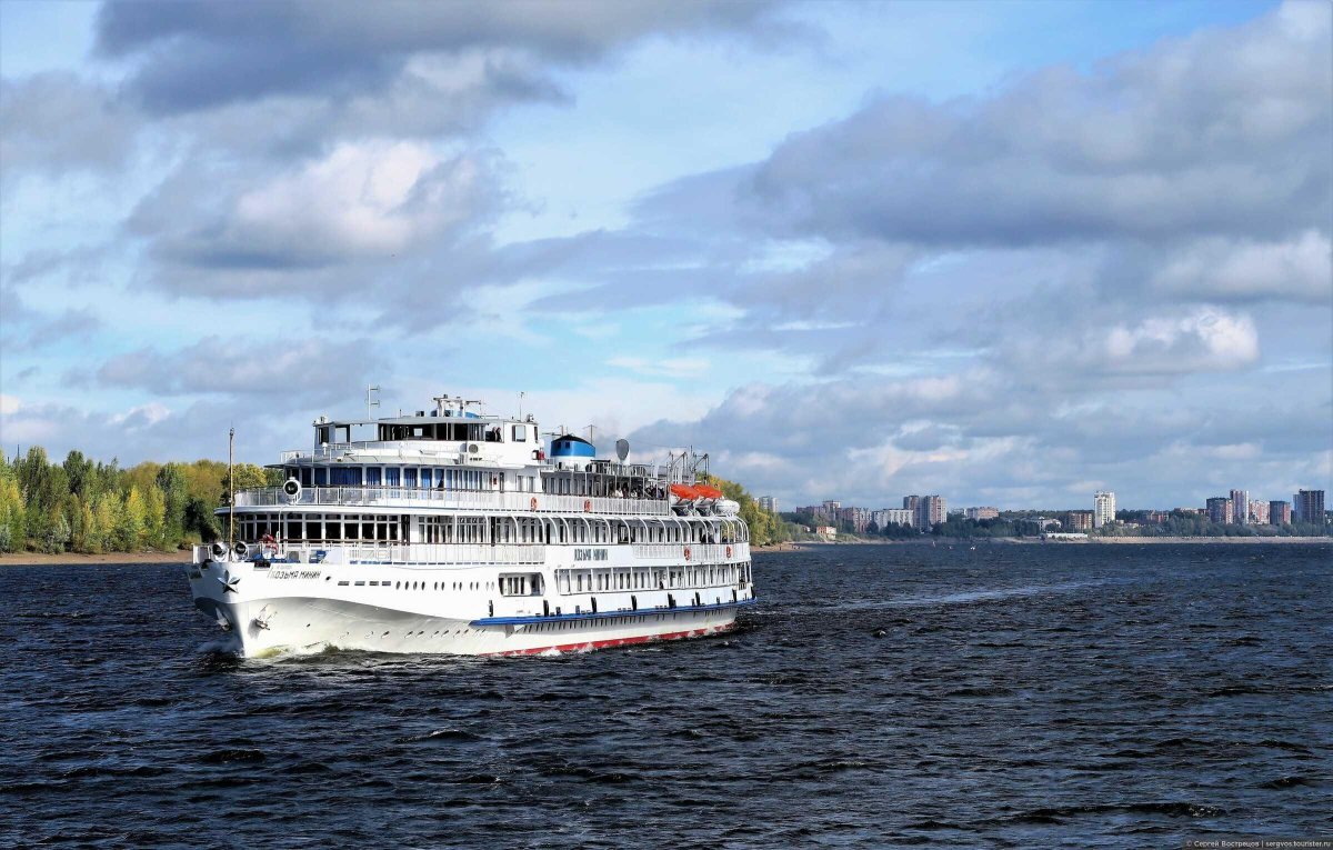 Теплоходы на реке Кама