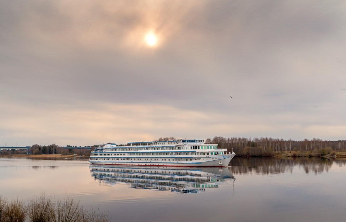 Волга река теплоход
