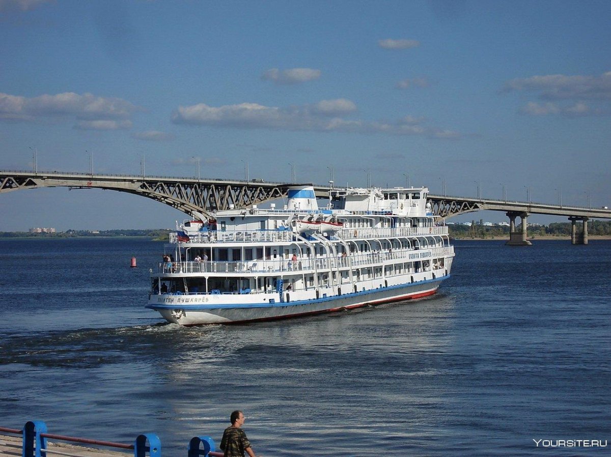 Теплоход Волга 1 Саратов