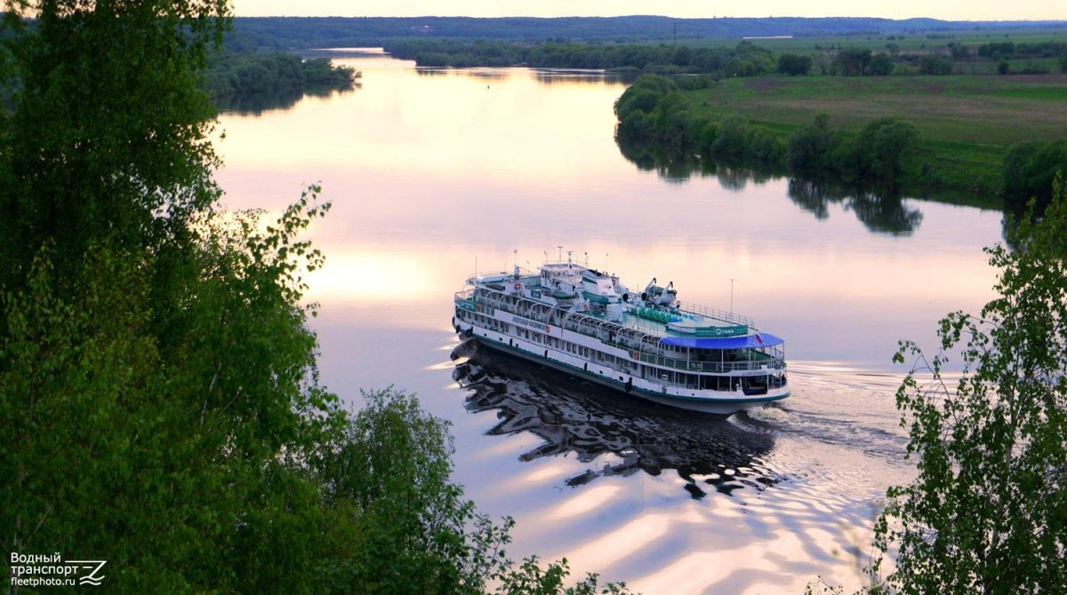 Теплоход на Волге Ярославль