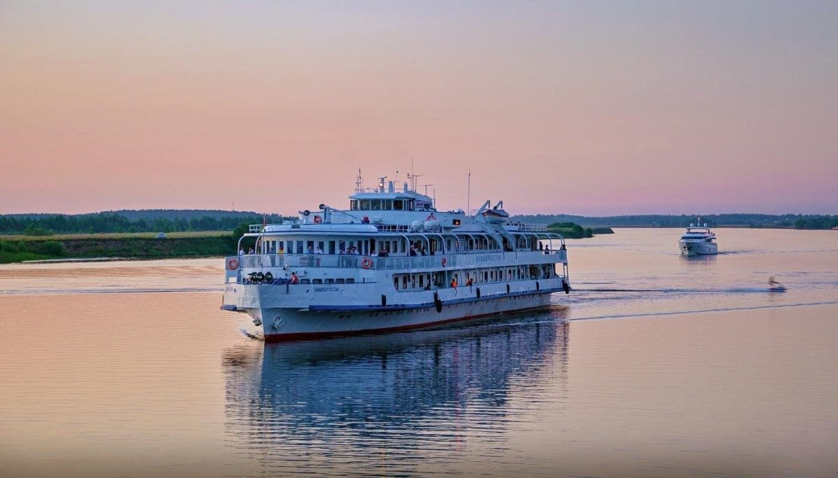 Волга река теплоход