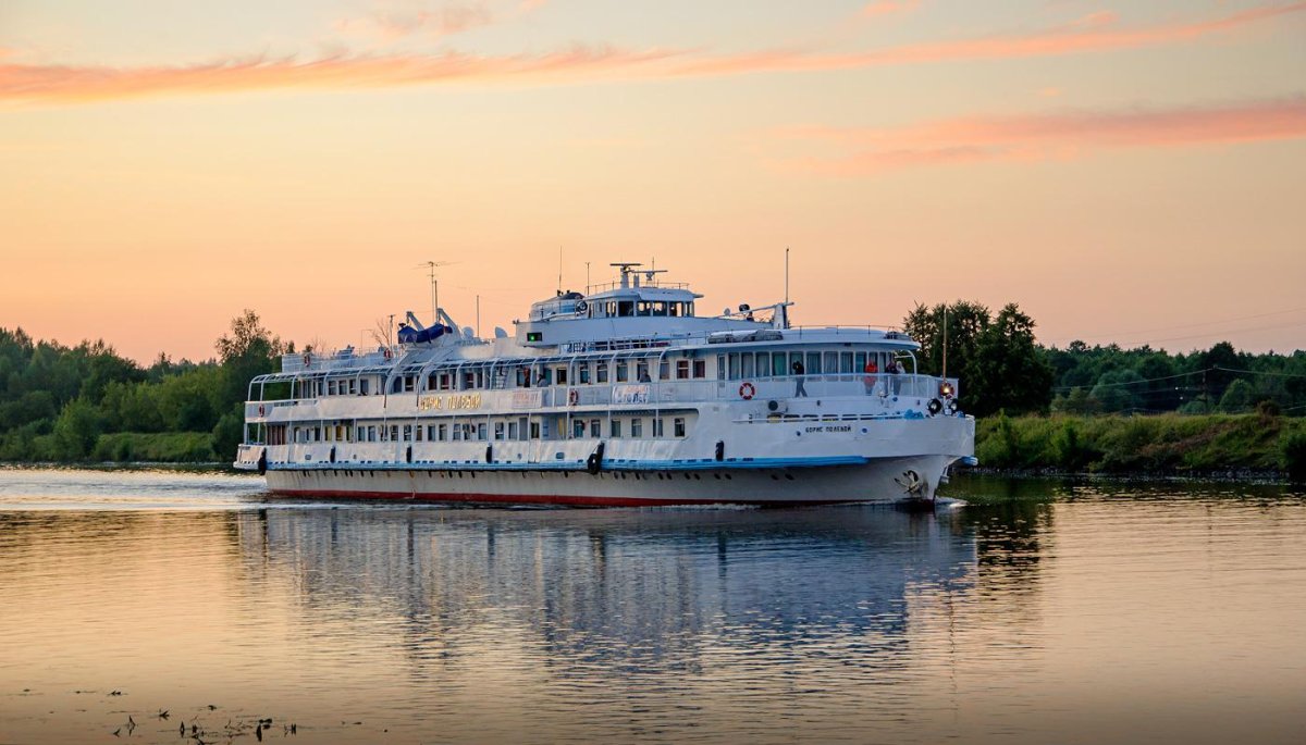 Теплоход Борис полевой