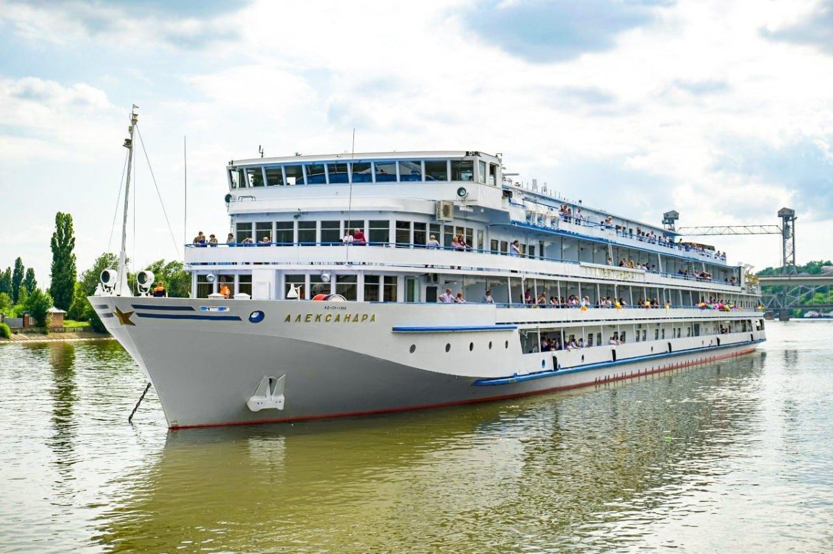 Теплоход Александра т.г Шевченко