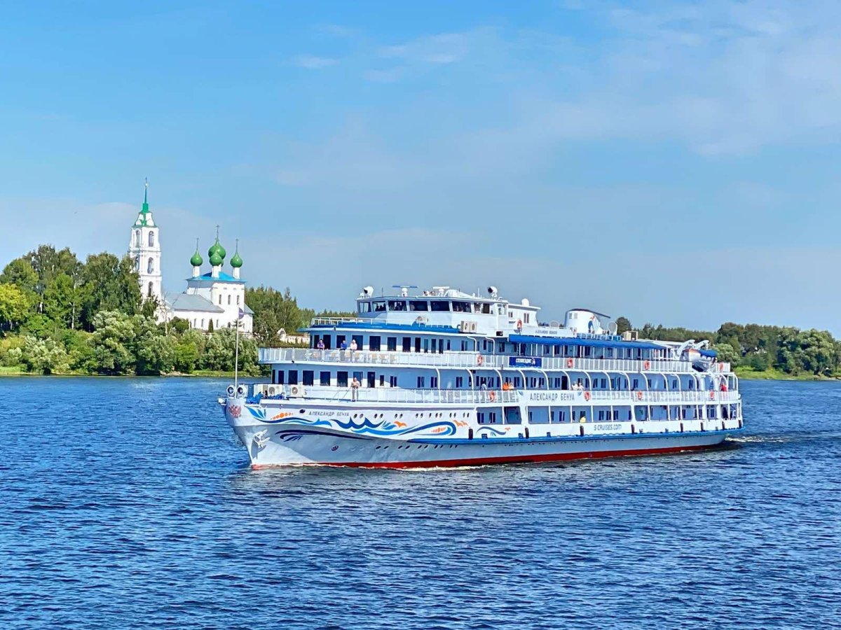 Теплоход Александр Бенуа