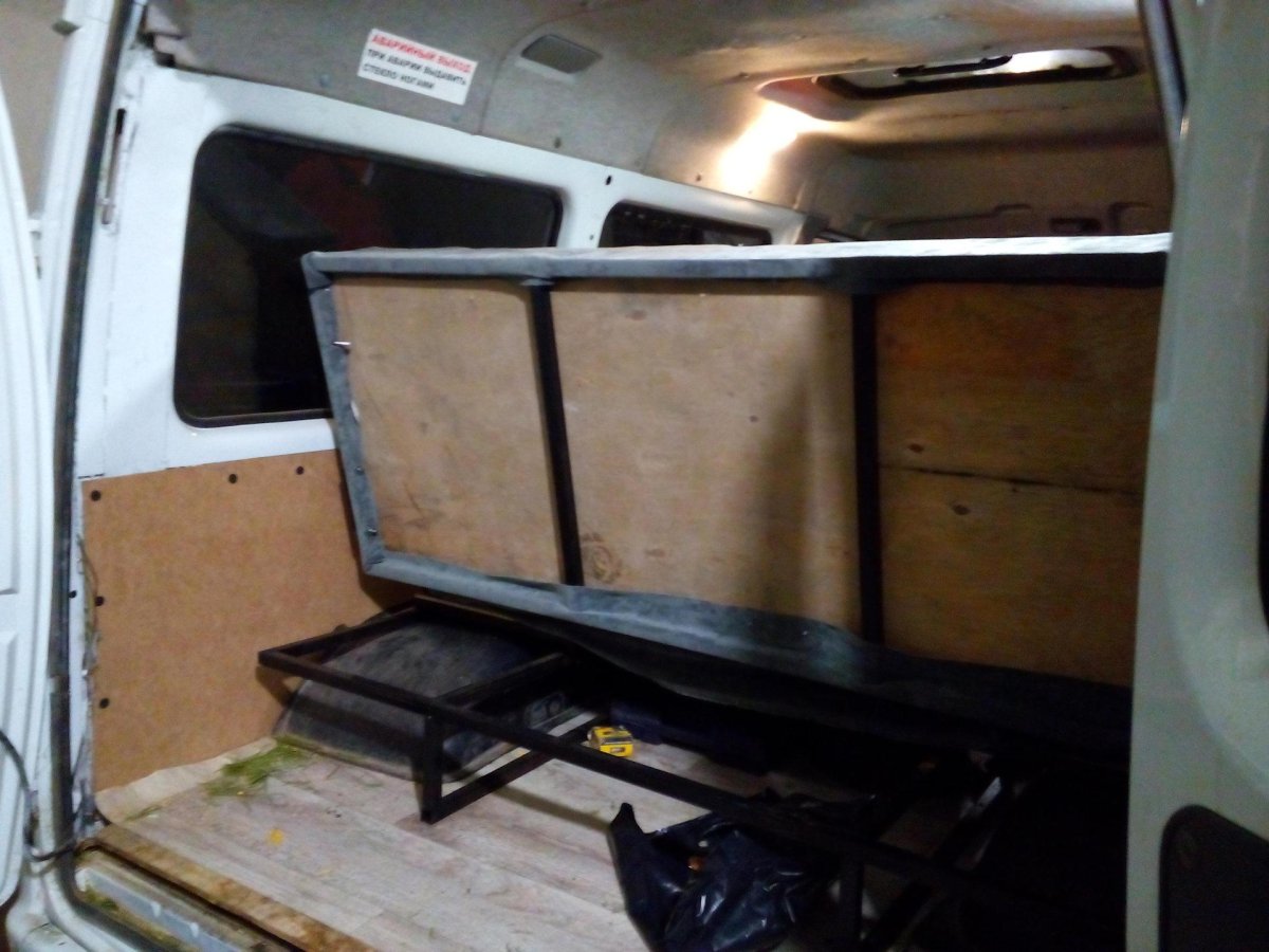 Раскладной диван на Газель 2705