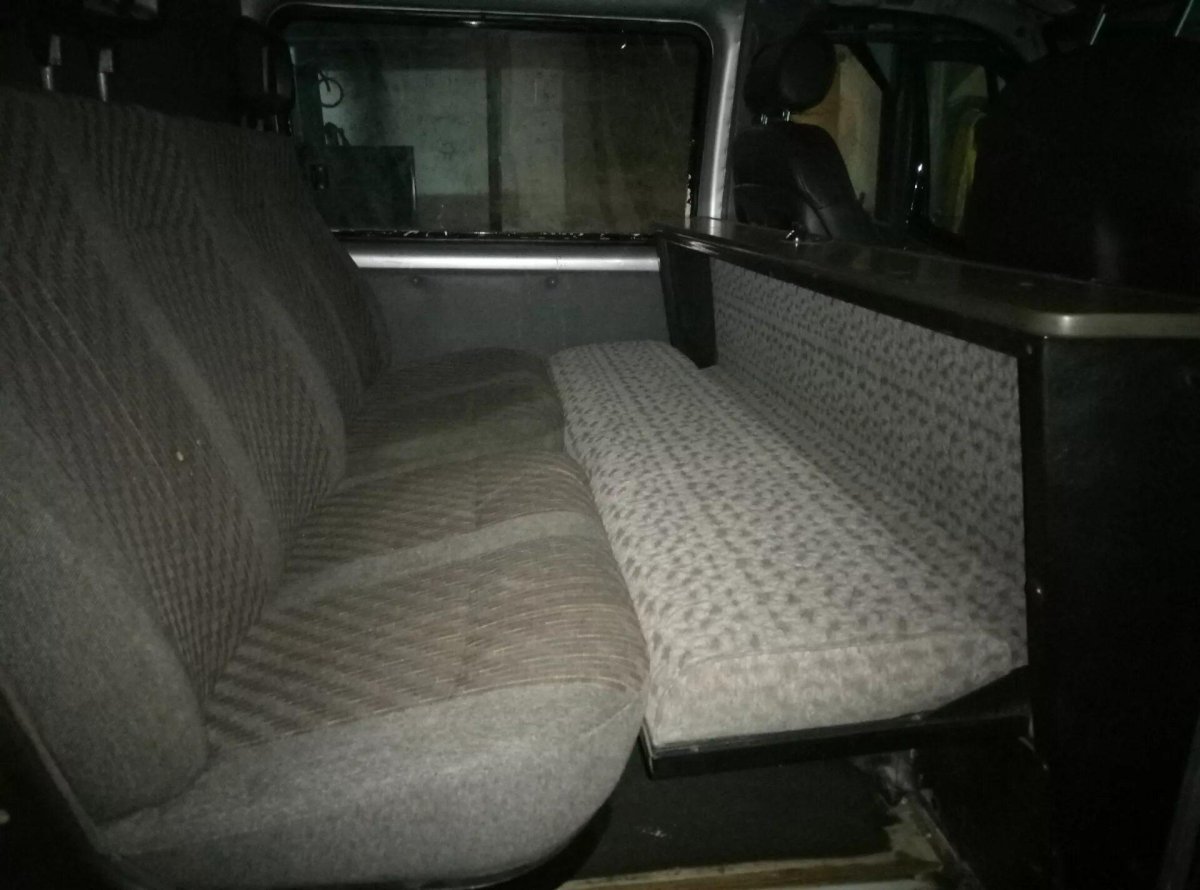 Раскладной диван в ГАЗ 2705