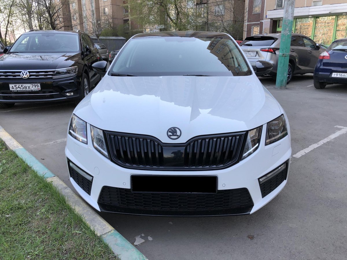 Skoda Octavia a7 FL белая